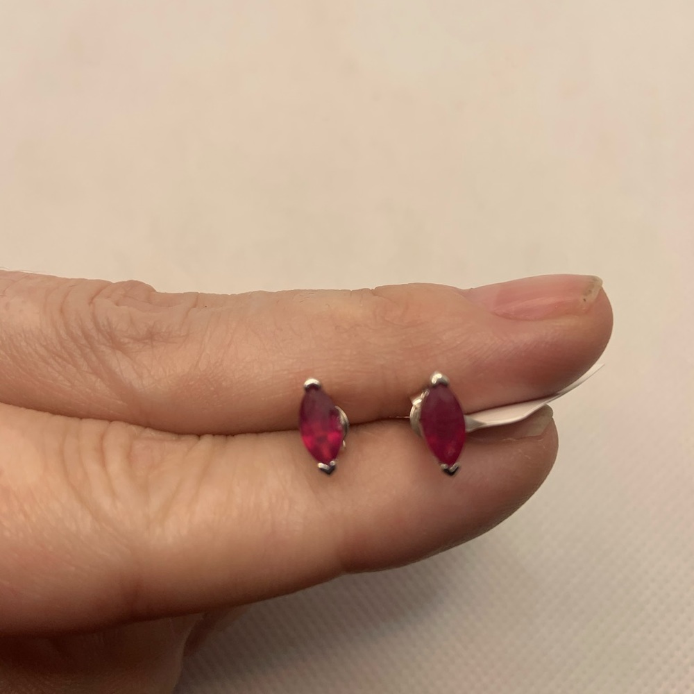 RUBY STUD EARRINGS - Picture 5 of 8